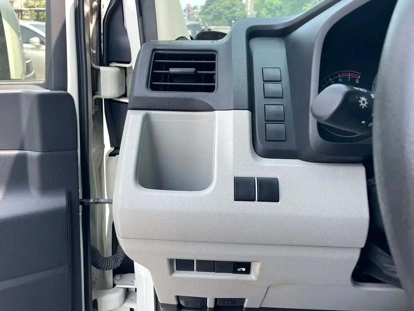 2022 HIACE 3.5L Automatic — миниатюра 14