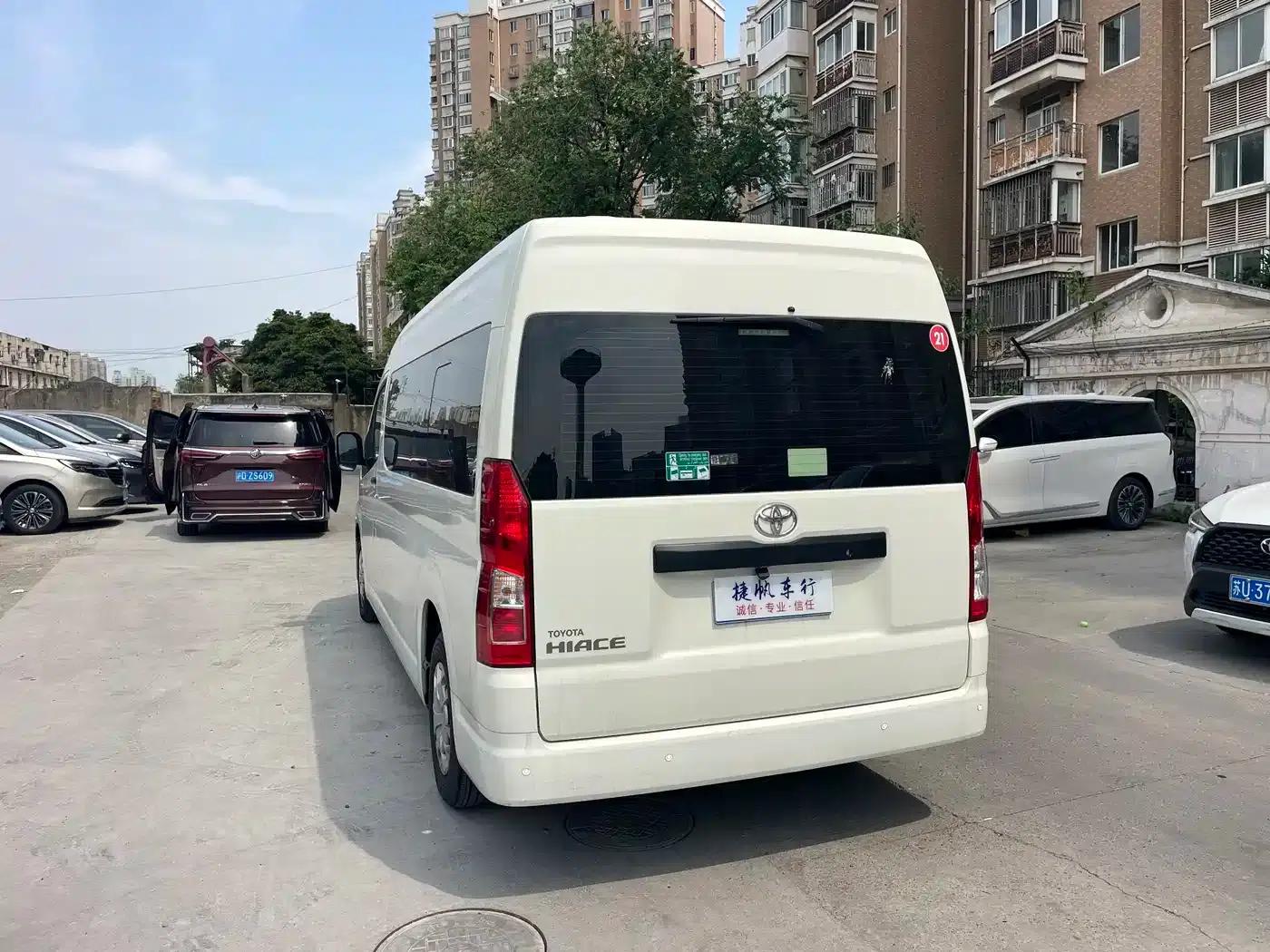 2022 HIACE 3.5L Automatic — миниатюра 4