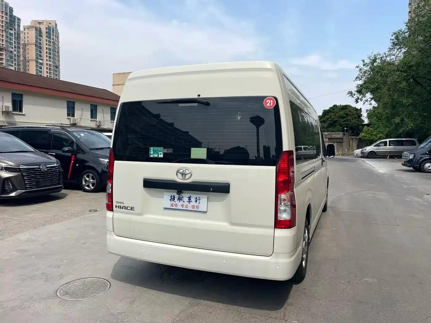 2022 HIACE 3.5L Automatic — миниатюра 6