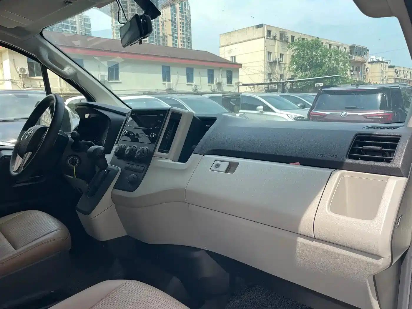 2022 HIACE 3.5L Automatic — миниатюра 8