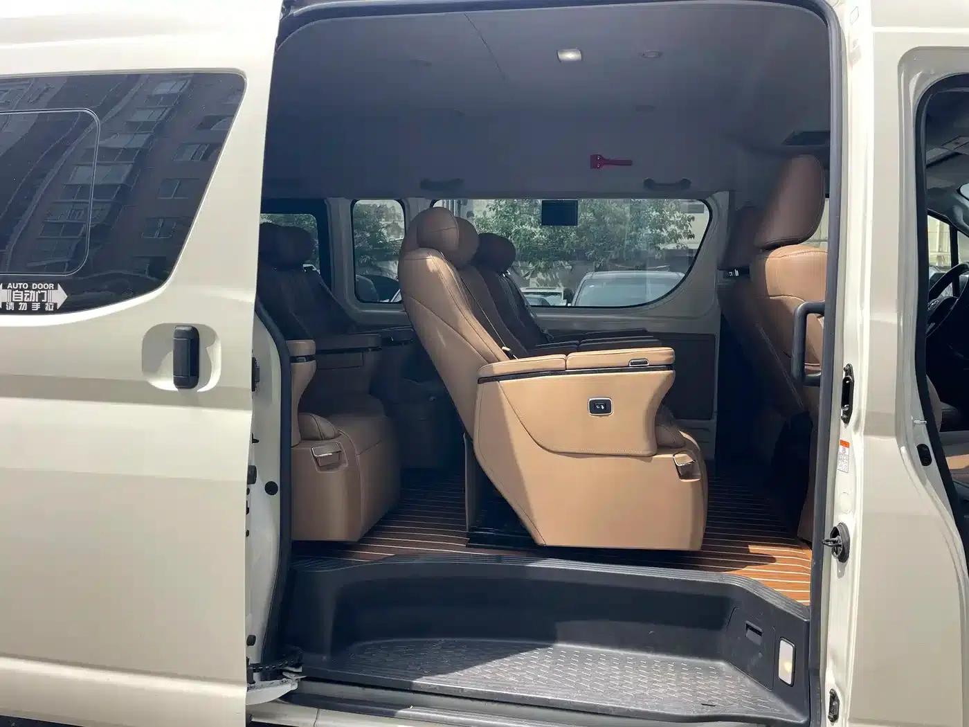 2022 HIACE 3.5L Automatic — миниатюра 9