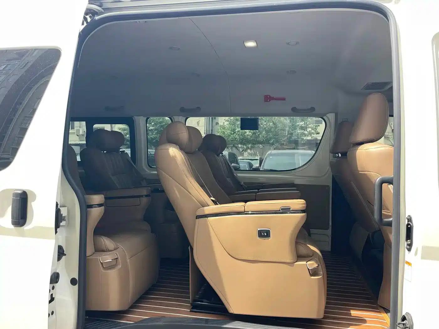 2022 HIACE 3.5L Automatic — миниатюра 10