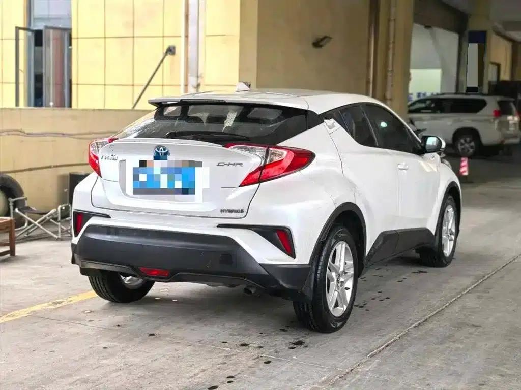 Toyota C-HR 2021 Hybrid 2.0L E-CVT Luxury Edition — миниатюра 6