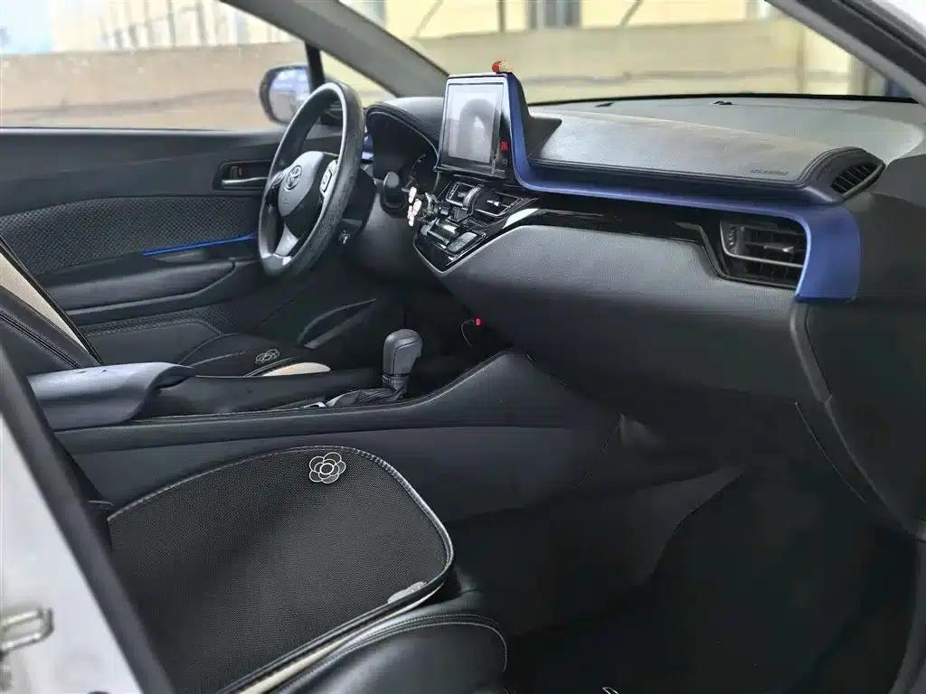 Toyota C-HR 2021 Hybrid 2.0L E-CVT Luxury Edition — миниатюра 9