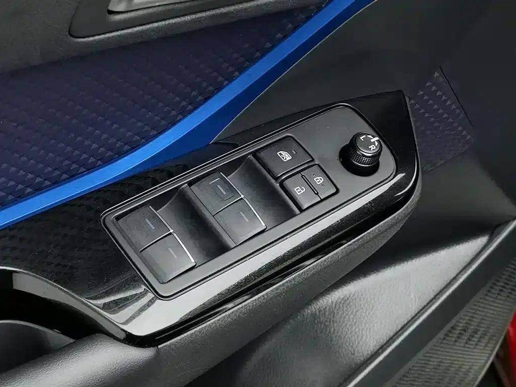 2018 Toyota IZOA 2.0L Elegance Edition (National V Emission Standard) — миниатюра 9