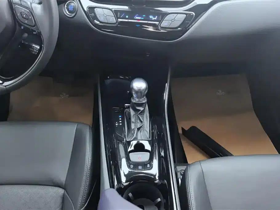 2020 Toyota IZOA 2.0L Ecstasy Edition — миниатюра 16