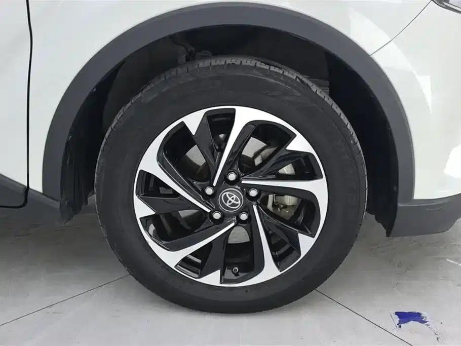 2020 Toyota IZOA 2.0L Ecstasy Edition — миниатюра 6