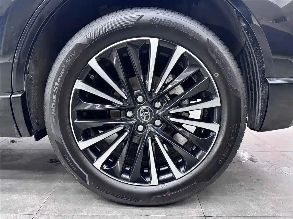 Venza 2022 2.0L CVT 2WD Premium Edition — миниатюра 12