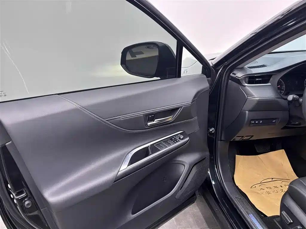 Venza 2022 2.0L CVT 2WD Premium Edition — миниатюра 18