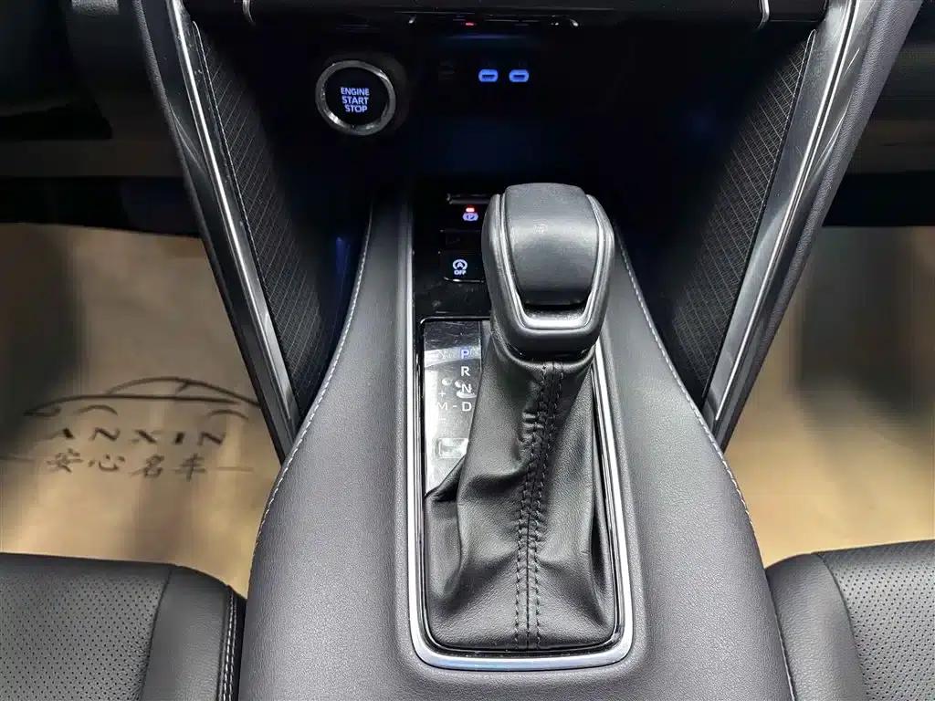Venza 2022 2.0L CVT 2WD Premium Edition — миниатюра 5