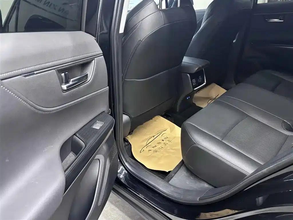 Venza 2022 2.0L CVT 2WD Premium Edition — миниатюра 8