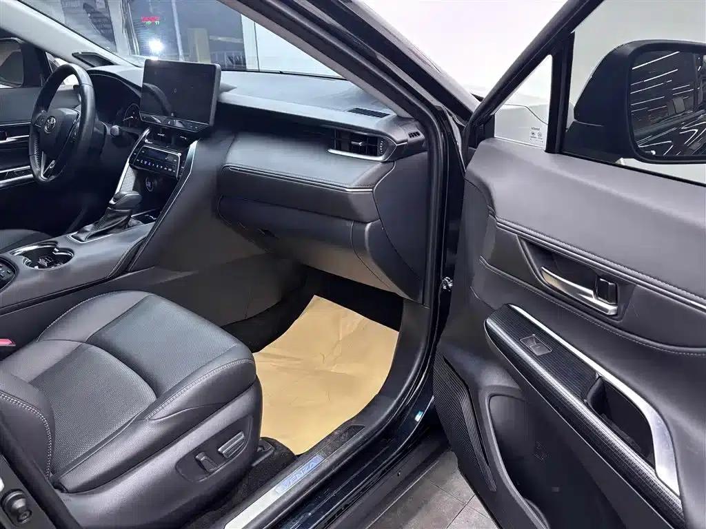 Venza 2022 2.0L CVT 2WD Premium Edition — миниатюра 10
