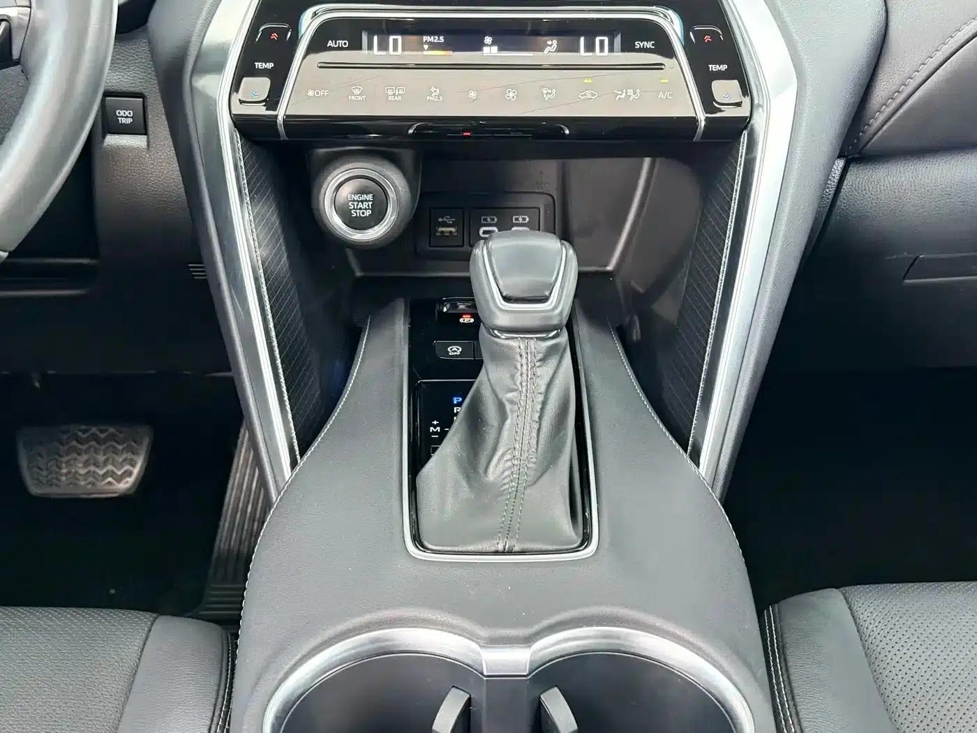 Venza 2023 2.0L CVT 2WD Premium Edition — миниатюра 13