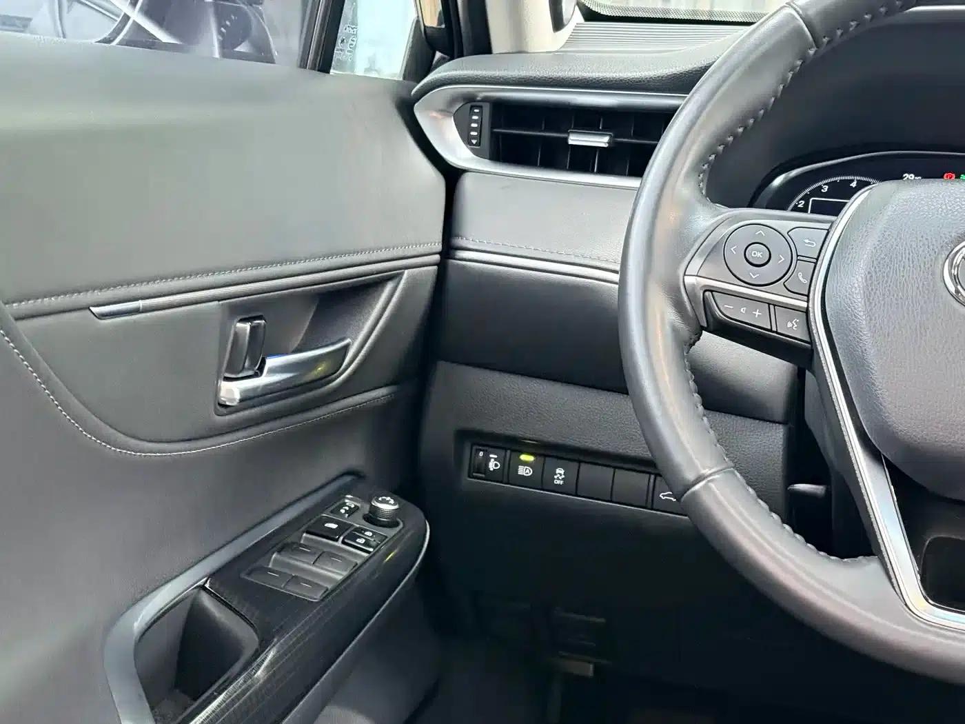 Venza 2023 2.0L CVT 2WD Premium Edition — миниатюра 14