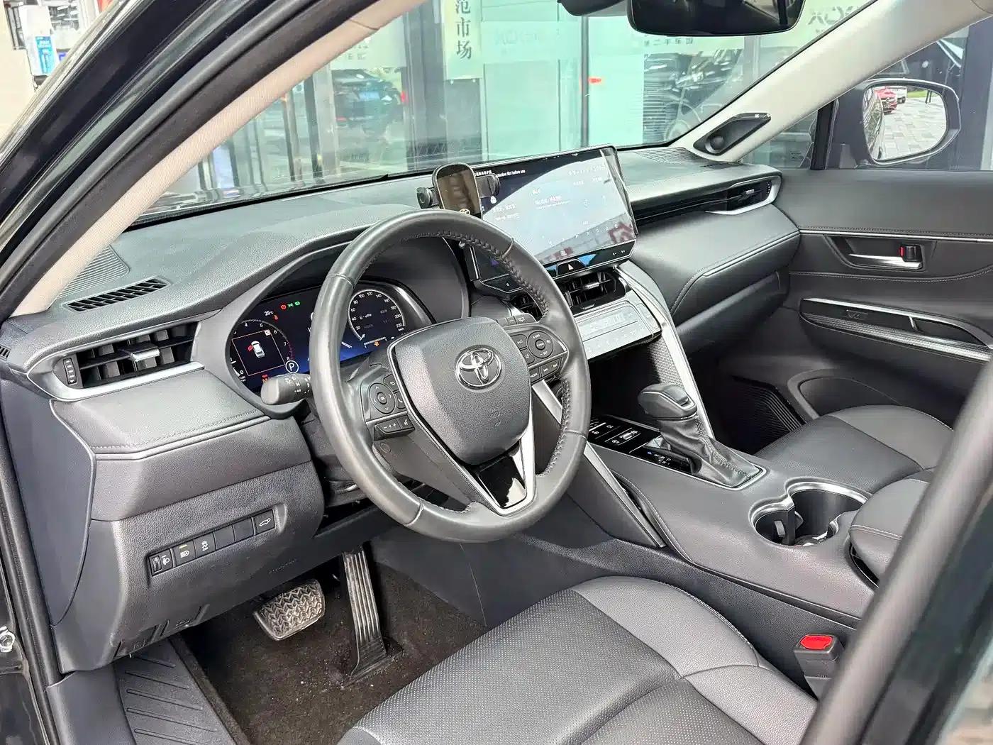 Venza 2023 2.0L CVT 2WD Premium Edition — миниатюра 15