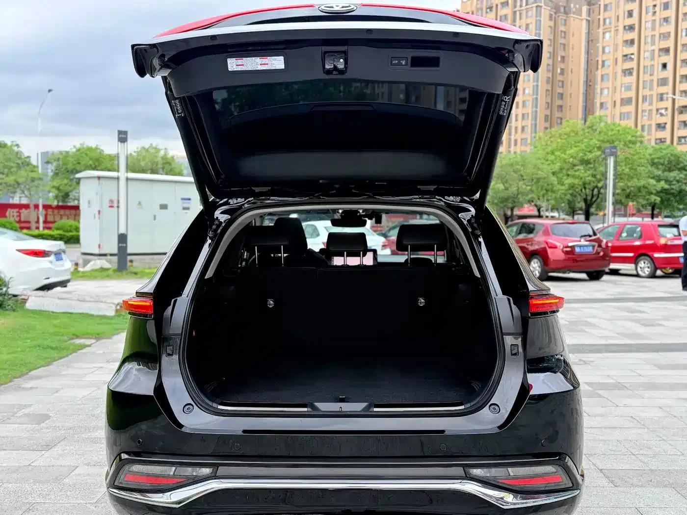 Venza 2023 2.0L CVT 2WD Premium Edition — миниатюра 20