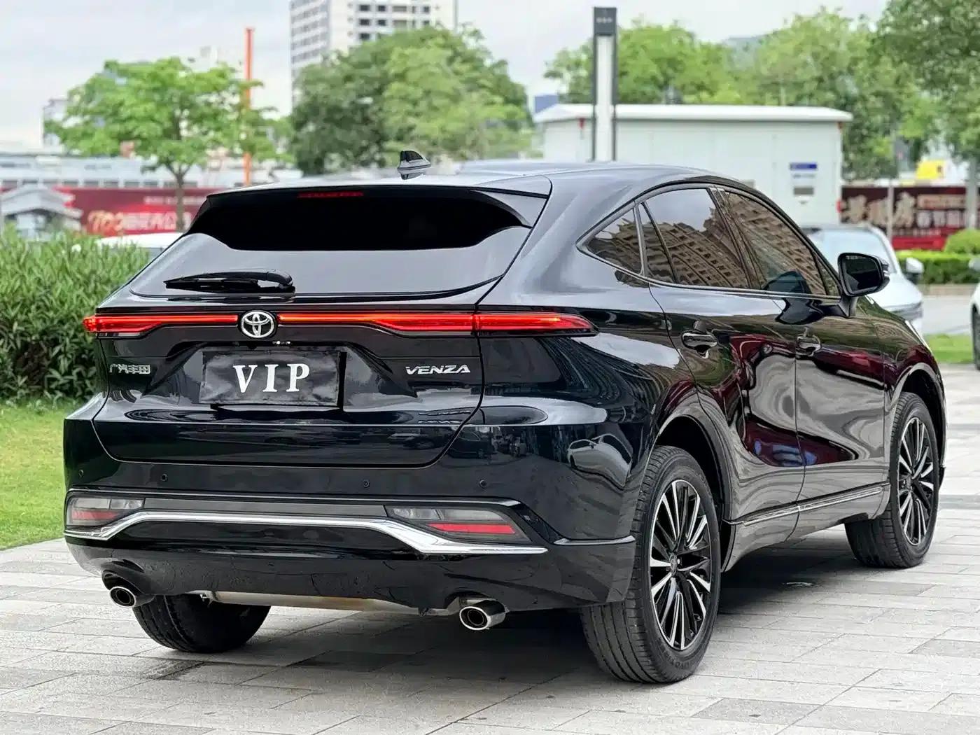 Venza 2023 2.0L CVT 2WD Premium Edition — миниатюра 3