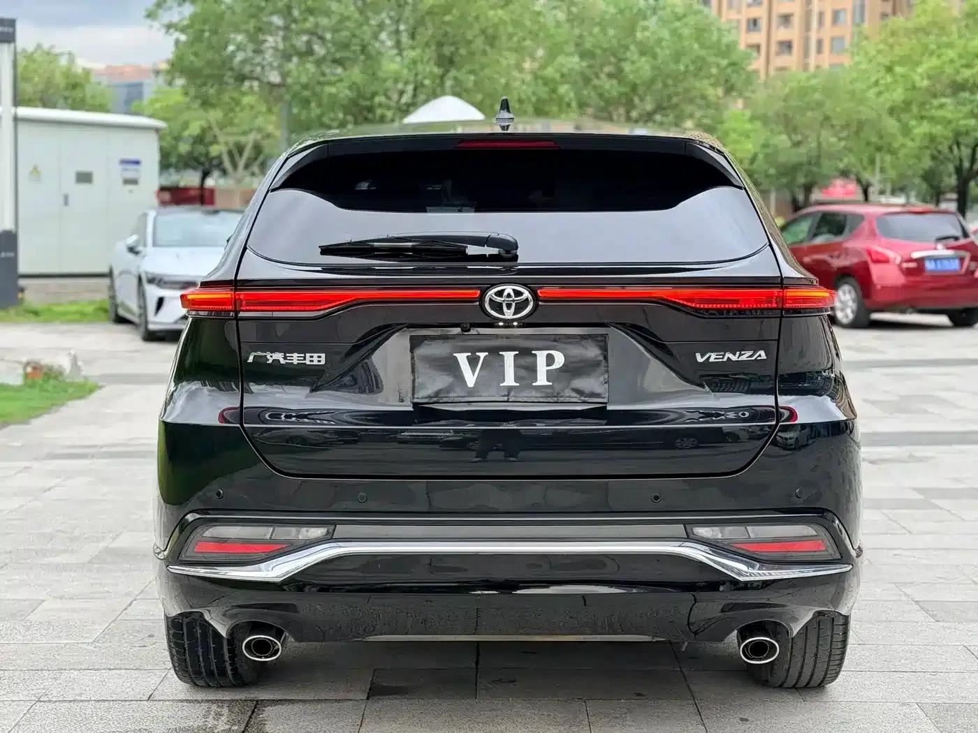 Venza 2023 2.0L CVT 2WD Premium Edition — миниатюра 4