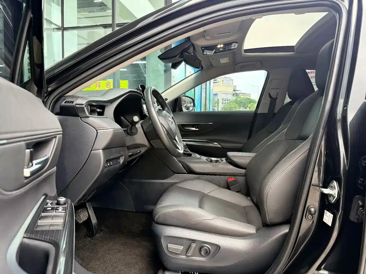 Venza 2023 2.0L CVT 2WD Premium Edition — миниатюра 5