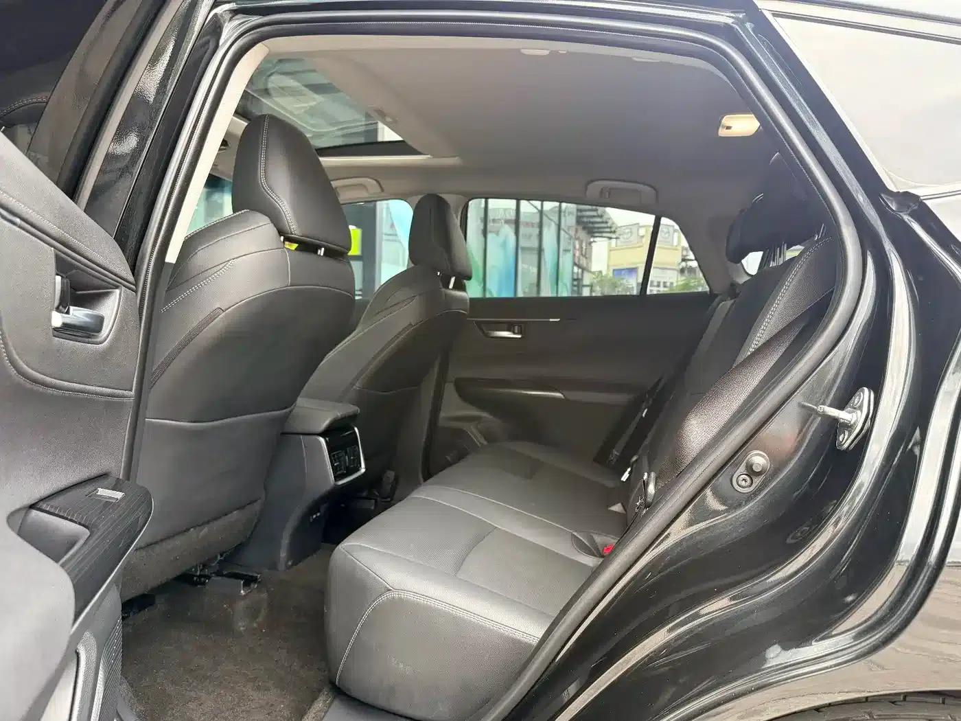 Venza 2023 2.0L CVT 2WD Premium Edition — миниатюра 6