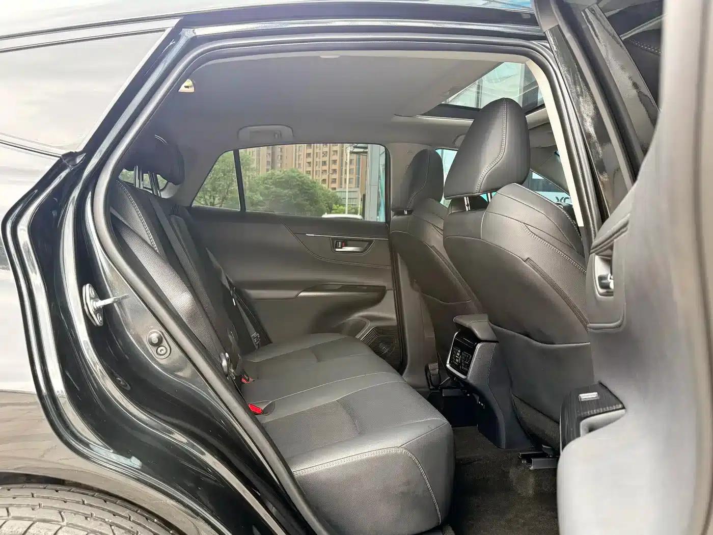 Venza 2023 2.0L CVT 2WD Premium Edition — миниатюра 7
