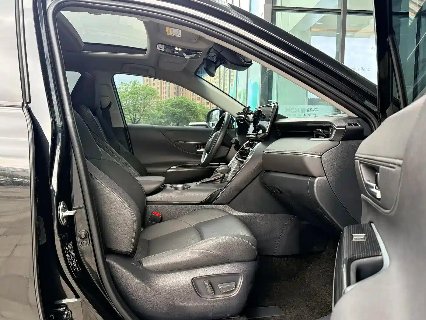 Venza 2023 2.0L CVT 2WD Premium Edition — миниатюра 8