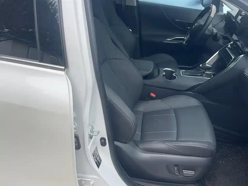 HARRIER 2023 Hybrid 2.5L CVT 4WD Premium Edition — миниатюра 3