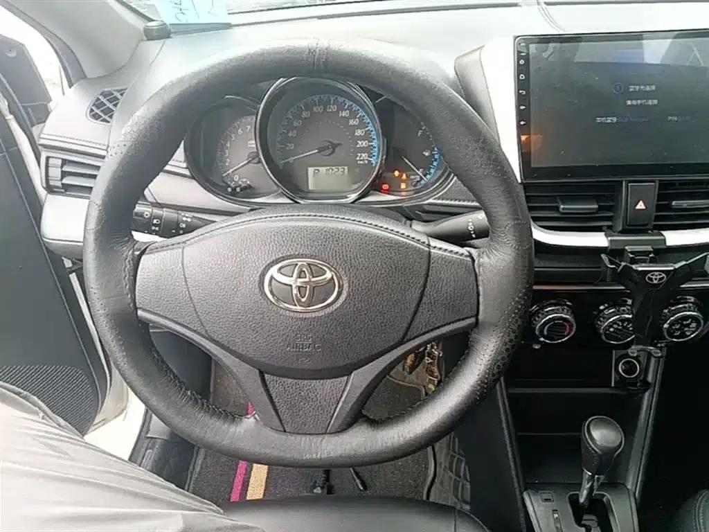 YARiS L 2017 1.5E CVT Dynamic Edition — миниатюра 11
