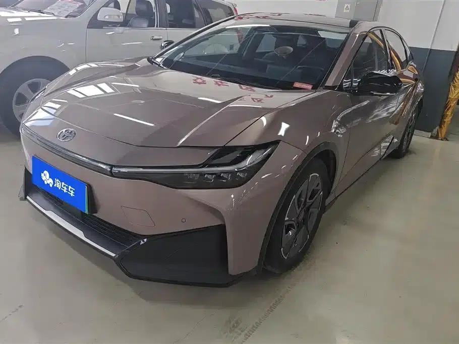 Toyota bZ3 2023 model, 616km long range Premium — миниатюра 1