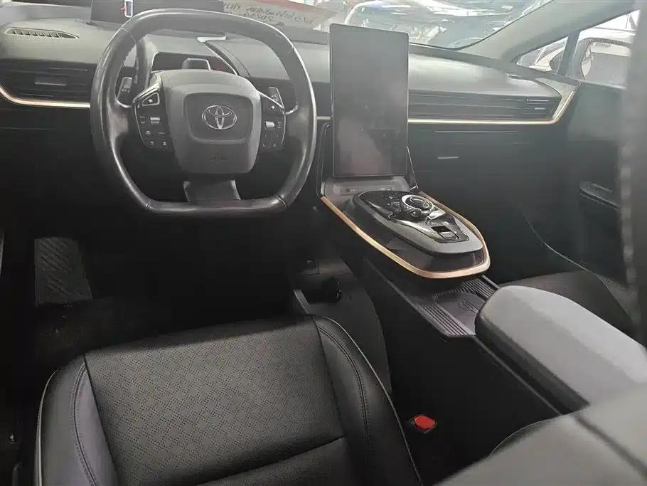 Toyota bZ3 2023 model, 616km long range Premium — миниатюра 12