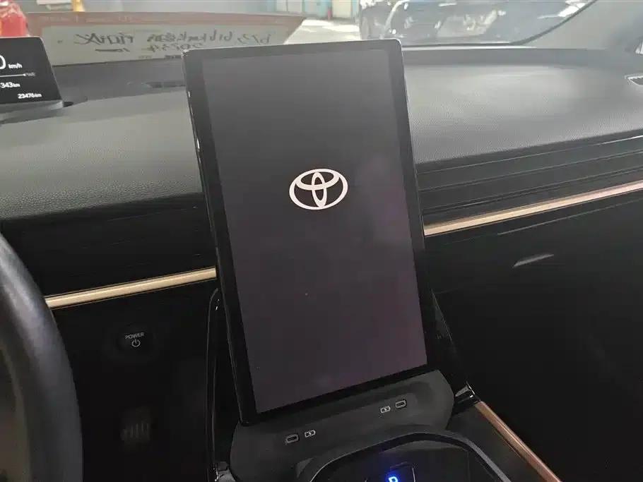 Toyota bZ3 2023 model, 616km long range Premium — миниатюра 13