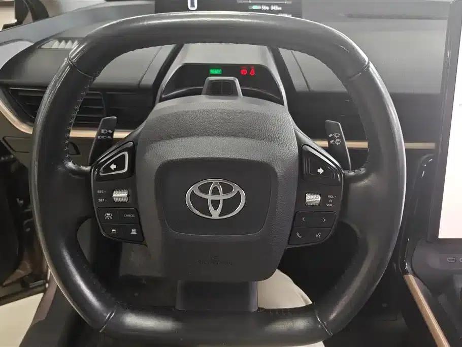 Toyota bZ3 2023 model, 616km long range Premium — миниатюра 15
