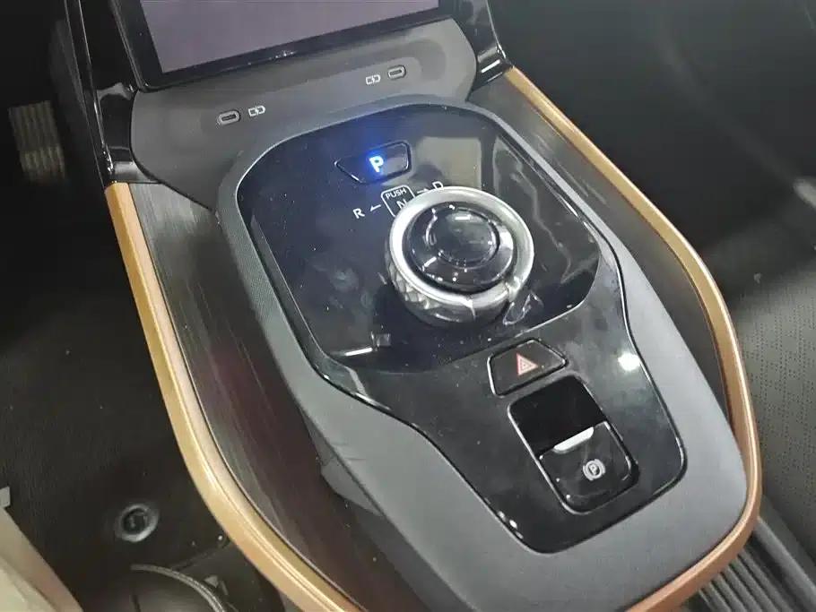 Toyota bZ3 2023 model, 616km long range Premium — миниатюра 16