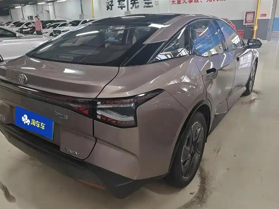 Toyota bZ3 2023 model, 616km long range Premium — миниатюра 3