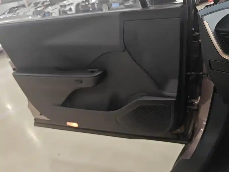 Toyota bZ3 2023 model, 616km long range Premium — миниатюра 7