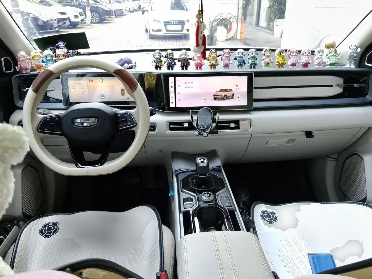 Geely Auto icon 2023 1.5TD Chocolate Smoothie Edition — миниатюра 10