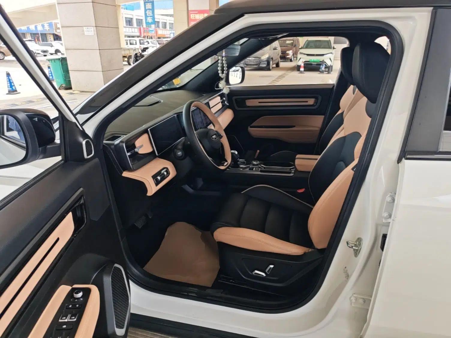 Geely Auto icon 2023 1.5TD Chocolate Smoothie Edition — миниатюра 17