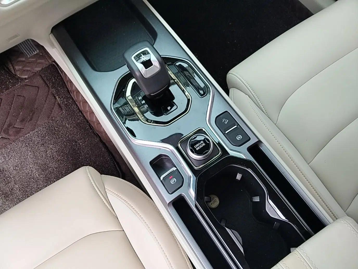 Geely Auto icon 2023 1.5TD Chocolate Smoothie Edition — миниатюра 17