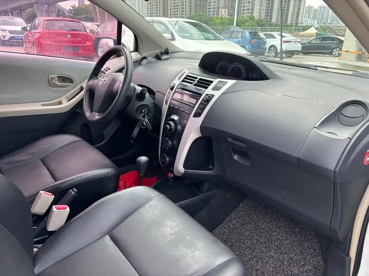 2011 Toyota Yaris 1.6E Automatic Dynamic Edition — миниатюра 5