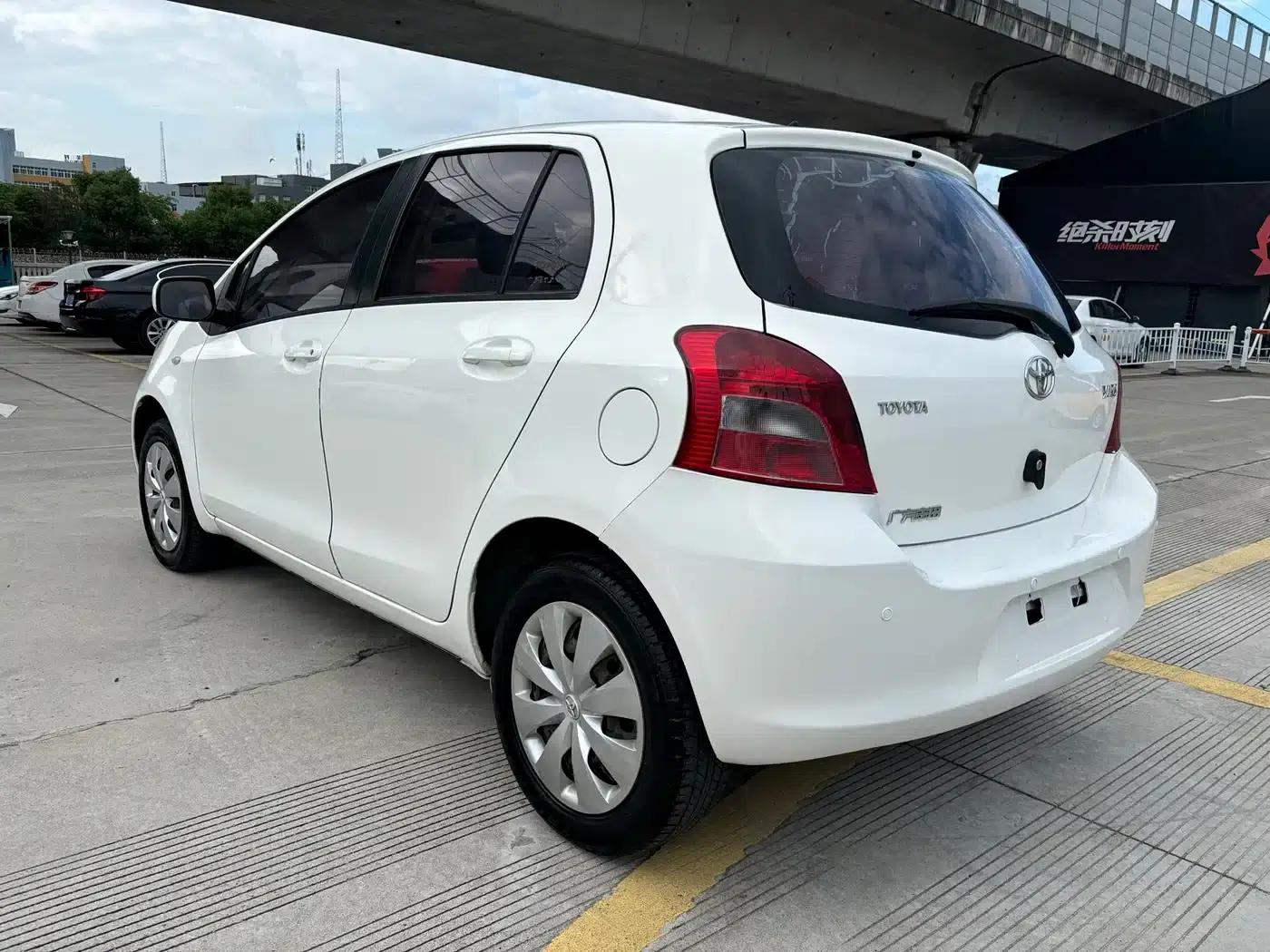 2011 Toyota Yaris 1.6E Automatic Dynamic Edition — миниатюра 8