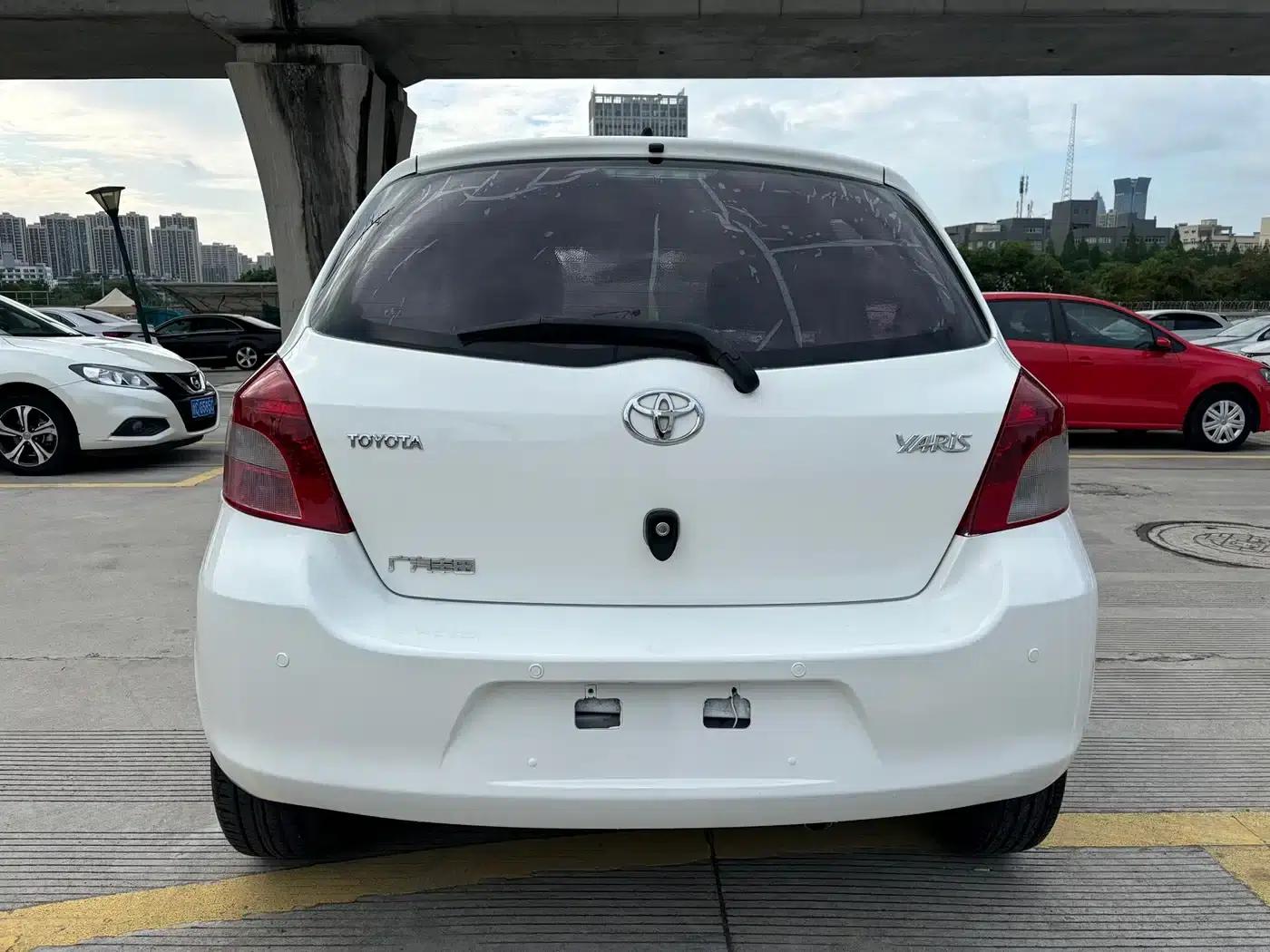 2011 Toyota Yaris 1.6E Automatic Dynamic Edition — миниатюра 9