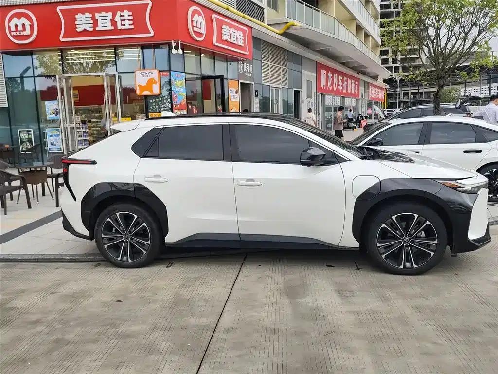 FAW Toyota bZ4X 2022 All-Wheel Drive High-Performance Premium Edition — миниатюра 4