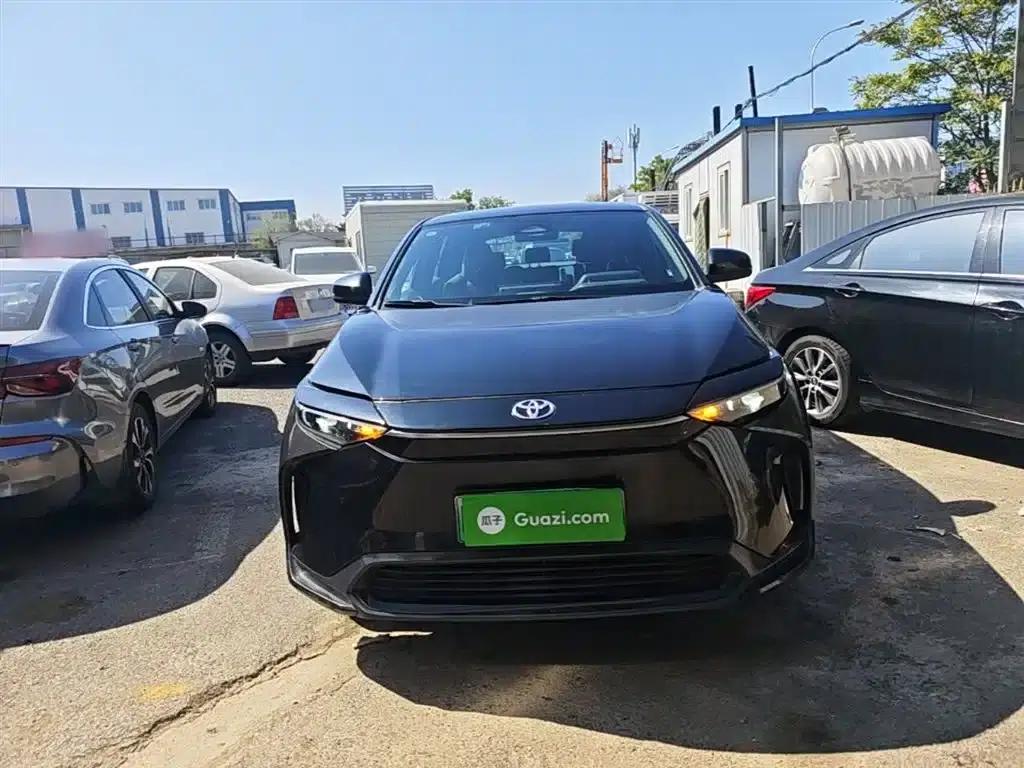 FAW Toyota bZ4X 2022 Two-Wheel Drive Elite JOY Edition — миниатюра 3