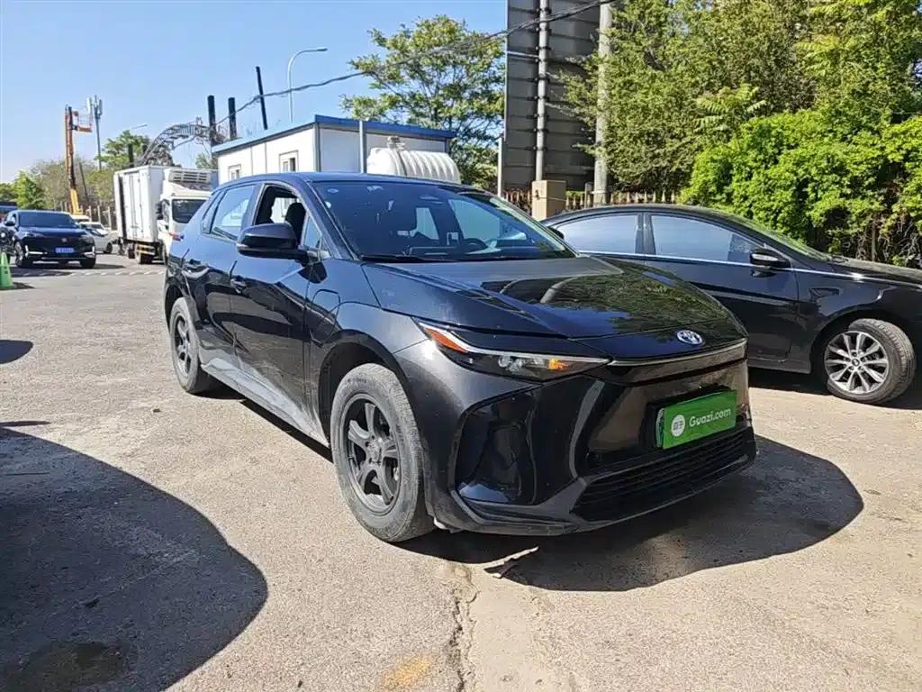 FAW Toyota bZ4X 2022 Two-Wheel Drive Elite JOY Edition — миниатюра 4