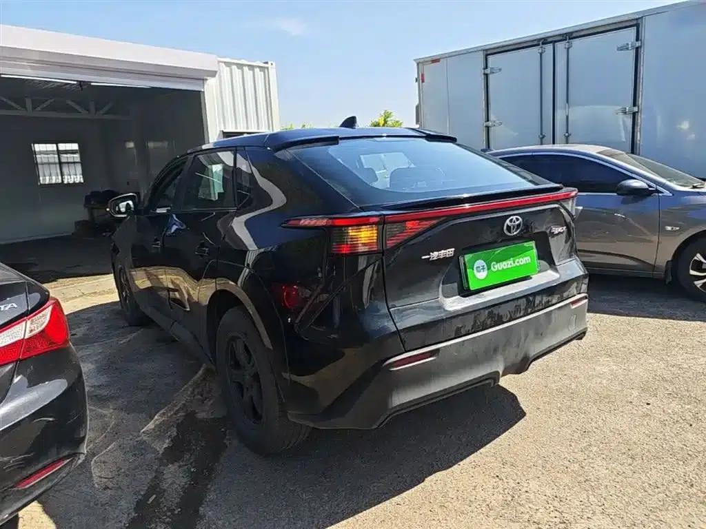 FAW Toyota bZ4X 2022 Two-Wheel Drive Elite JOY Edition — миниатюра 5