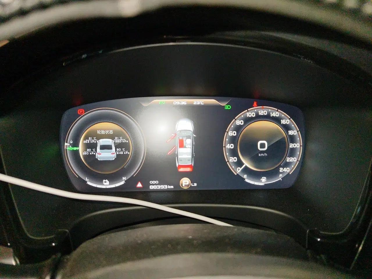 Geely Auto Emgrand GT New Energy 2018 1.5T PHEV Yao Ling Edition — миниатюра 12