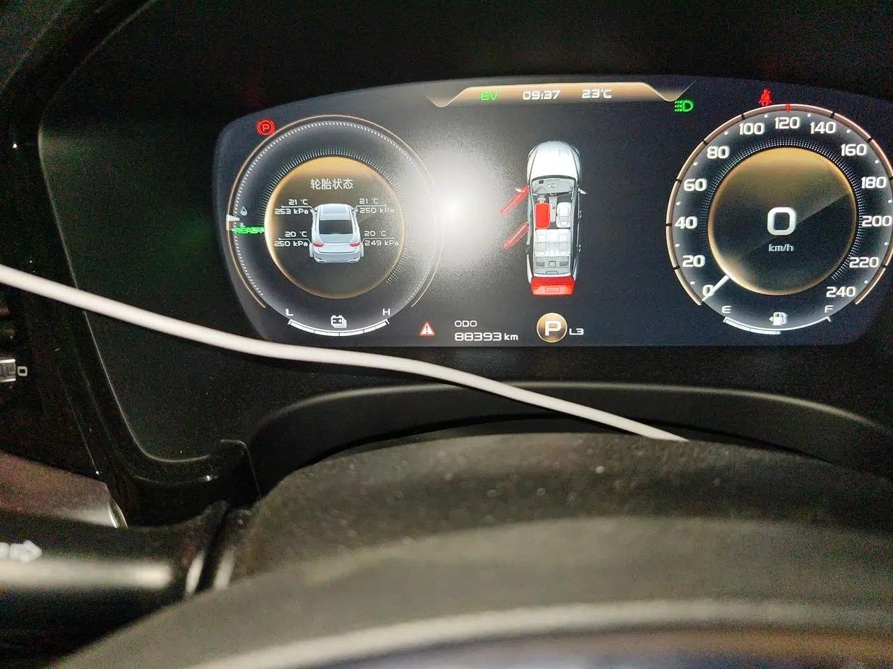 Geely Auto Emgrand GT New Energy 2018 1.5T PHEV Yao Ling Edition — миниатюра 13