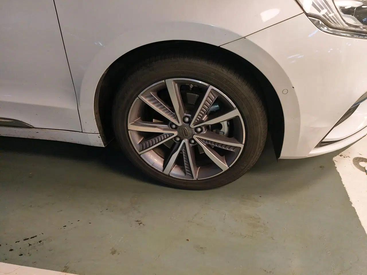 Geely Auto Emgrand GT New Energy 2018 1.5T PHEV Yao Ling Edition — миниатюра 8
