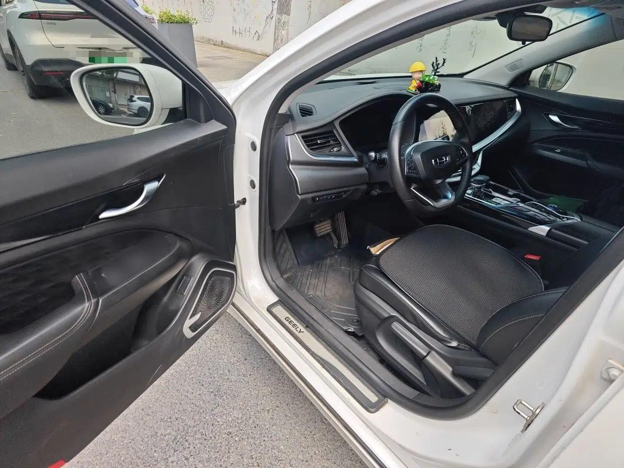 Geely Auto Emgrand GT New Energy 2021 1.5T ePro Enjoyment Edition — миниатюра 17
