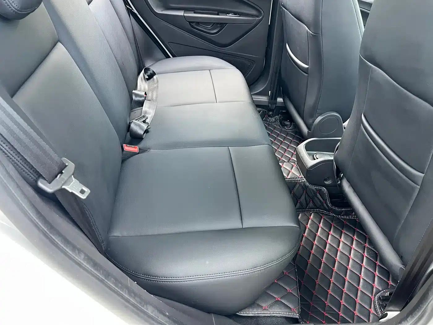2013 Ford Fiesta Hatchback 1.5L Automatic Fashion Edition — миниатюра 10